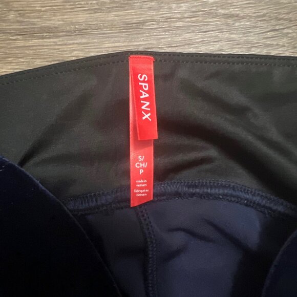SPANX Velvet Leggings in Lapis Night Blue Size Small - Picture 8 of 9